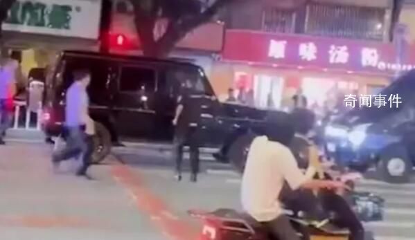 奔馳頂撞特警車輛 司機涉醉駕被刑拘