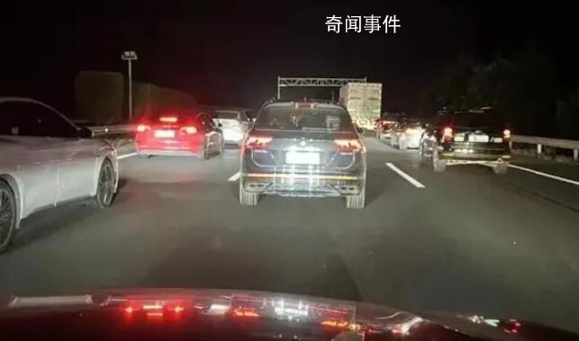 各地返程高速路況:車隊(duì)堵成長龍