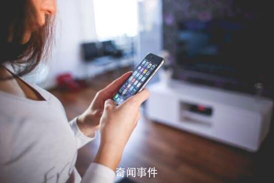 仰頭玩手機可預防頸椎病?不實