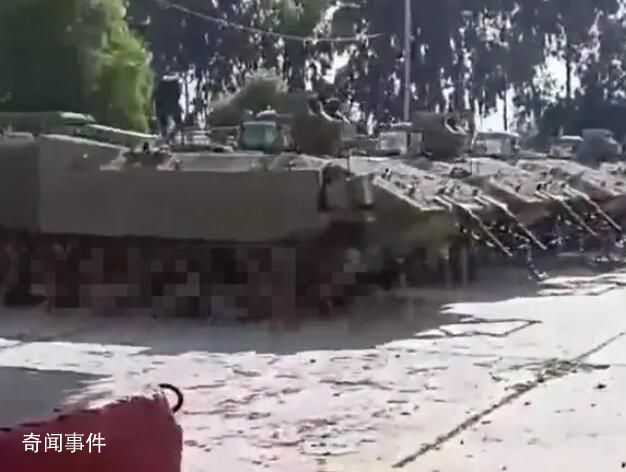 疑哈馬斯占領(lǐng)以軍事基地畫(huà)面曝光 繳獲裝甲車與坦克的畫(huà)面