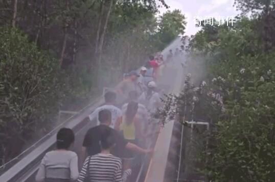 游客來爬山發(fā)現(xiàn)有電梯直達山頂 長三角旅游景區(qū)實現(xiàn)無痛爬山