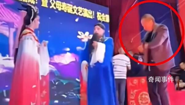 警方:兩男子強抱花鼓戲女演員被拘