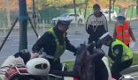 官方辟謠交警執(zhí)法推倒電動車