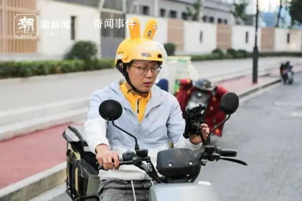 跳橋救人的彭清林又送起了外賣 有空時(shí)會(huì)開直播