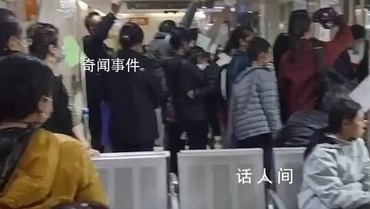 家長拍下凌晨的兒童醫(yī)院 拔針也排隊(duì)