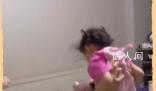 向佐被3歲女兒蹬鼻子上臉 引發(fā)關(guān)注