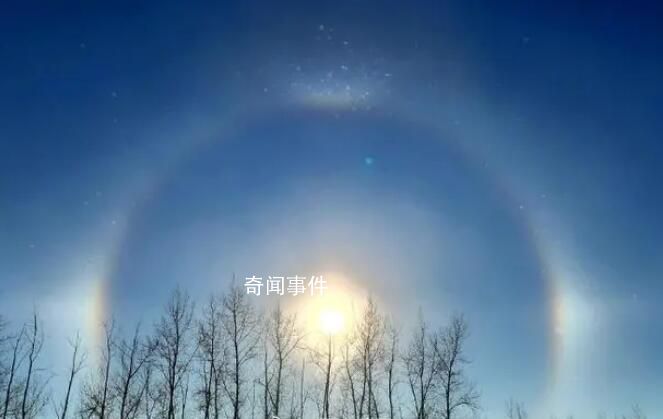 內(nèi)蒙古出現(xiàn)有彩虹光環(huán)的巨大日暈