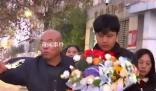 億萬(wàn)富豪與丟失25年的兒子相擁哭泣