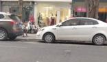 車窗貼兩張繳費單 車內司機已去世