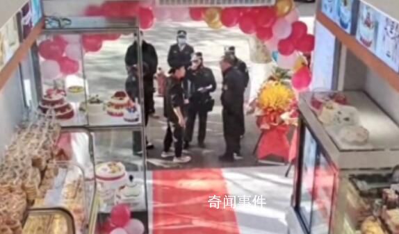 蛋糕店開業(yè)門口擺花籃被罰200元 官方：可以向城管部門提前報備申請