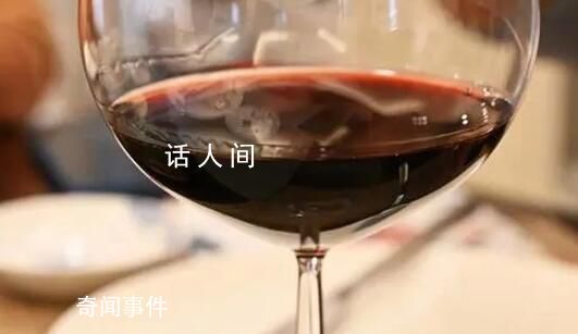 銷售談生意時被客戶在酒水中下毒