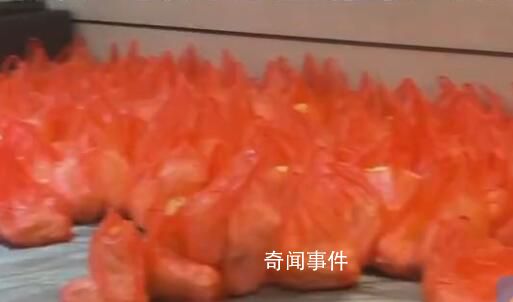 暴雪天物業囤白菜免費送業主 白菜燉粉條和這個天氣太配了