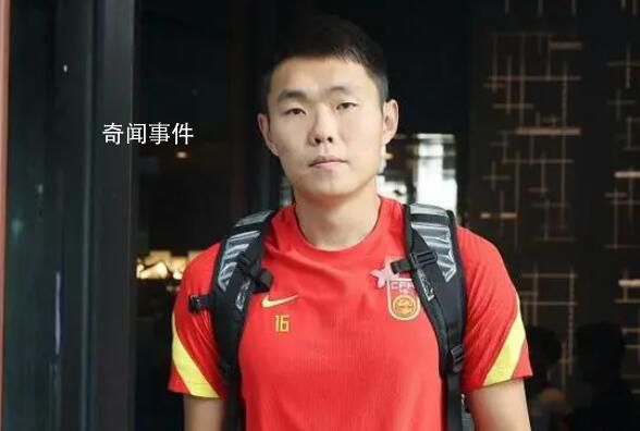 記者:國(guó)足另一位染紅的是助教
