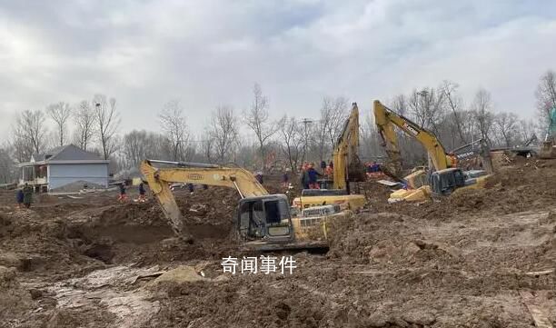 震后被泥沙淹沒(méi)的村莊:泥漿結(jié)冰