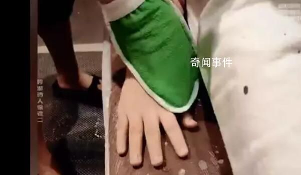 南方小土豆的皴運(yùn)黑科技 浴場(chǎng)大廳里擺滿了各式各樣的行李箱