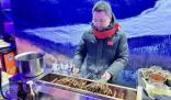 鶴崗文旅局長在哈爾濱做烤串 引發關注