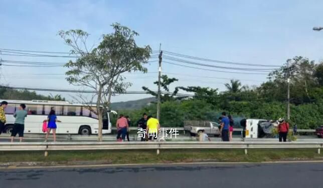 泰國一巴士側翻 17名中國游客受傷