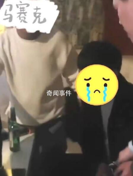 逃犯過年在KTV飆歌求“帶走” 民警恰好到達抓走