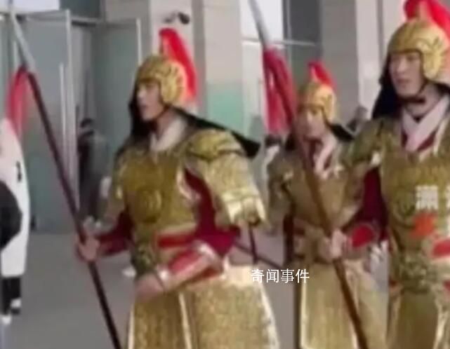 多名“將軍”在洛陽(yáng)高鐵站霸氣接站