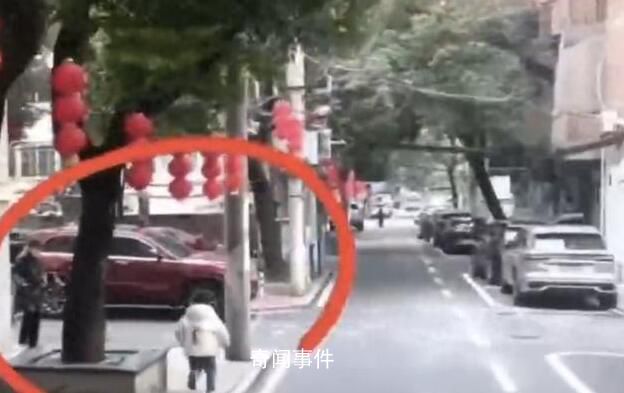 3名小男孩見消防車駛來狂奔帶路 應該如何正確使用電動自行車?