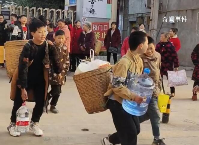 校長回應(yīng)小學(xué)生背鍋碗瓢盆去春游 已經(jīng)推行多年