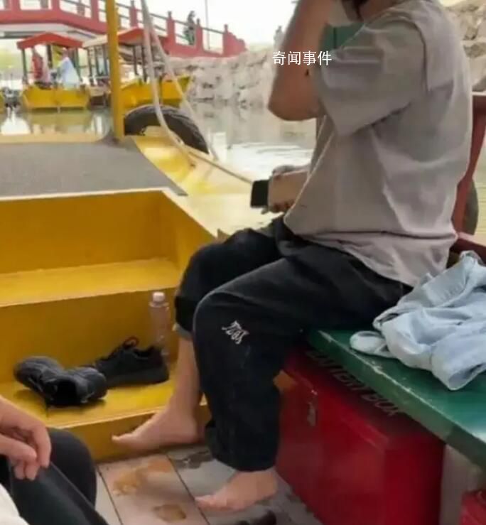 女子圓明園內(nèi)泡腳被勸阻后稱富二代